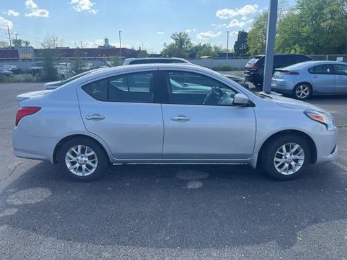 2015 Nissan Versa 1.6 SV