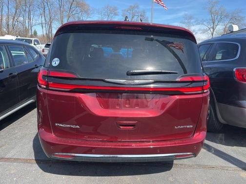 Velvet Red Pearlcoat 2023 Chrysler Pacifica Limited