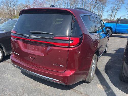 Velvet Red Pearlcoat 2023 Chrysler Pacifica Limited
