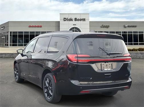 2026 Chrysler Pacifica L