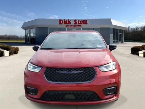 Red Hot Pearlcoat 2026 Chrysler Pacifica L