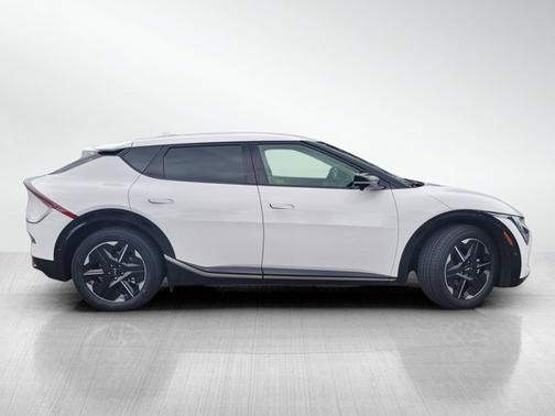 Glacier White Pearl 2025 Kia EV6 WIND