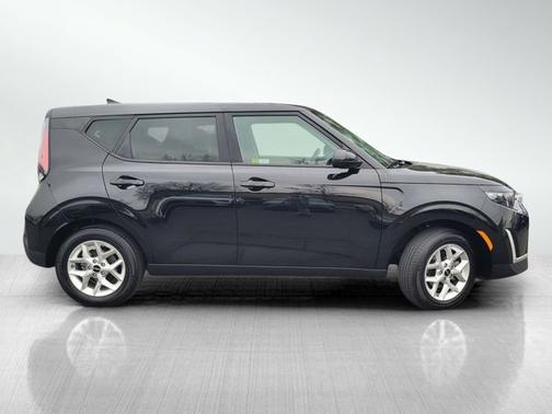 Black 2025 Kia Soul LX