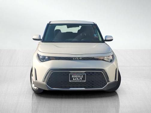 White 2025 Kia Soul LX