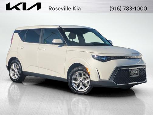 White 2025 Kia Soul LX