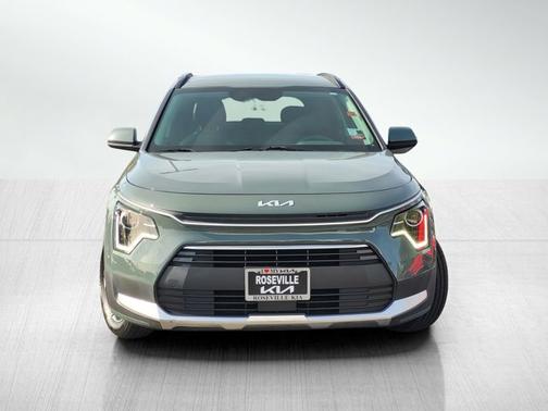 Cityscape Green 2024 Kia Niro EX