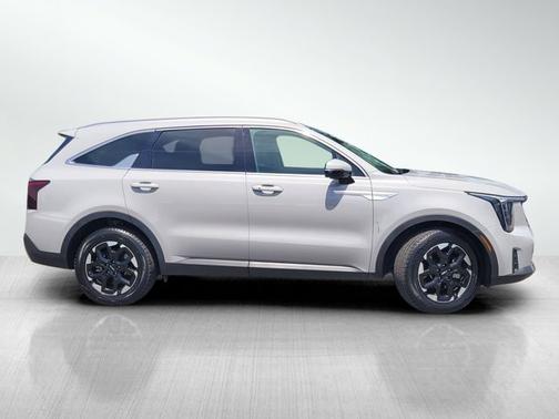 Wolf Gray 2025 Kia Sorento S