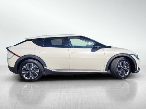 Glacier 2024 Kia EV6 LIGHT LONG RANGE