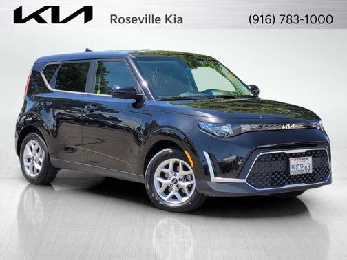 Fusion Black 2024 Kia Soul LX