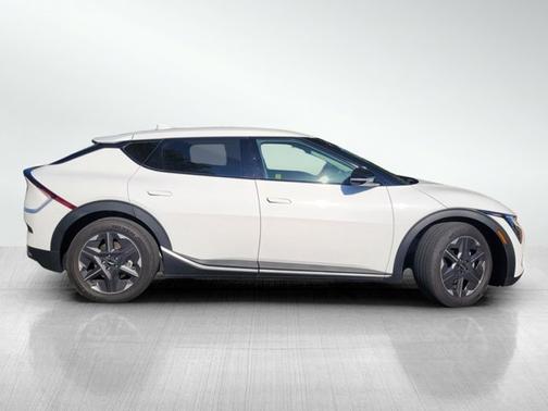 Glacier White Pearl 2025 Kia EV6 LIGHT LONG RANGE