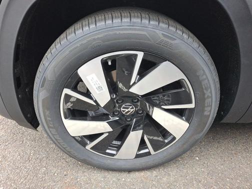 2026 Volkswagen Atlas Cross Sport 2.0T SE w/Technology 4MOTION