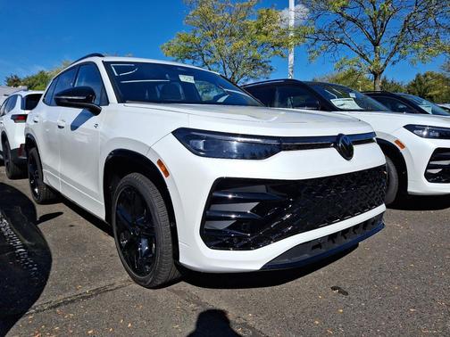 2025 Volkswagen Tiguan 2.0T SE R-Line Black 4MOTION