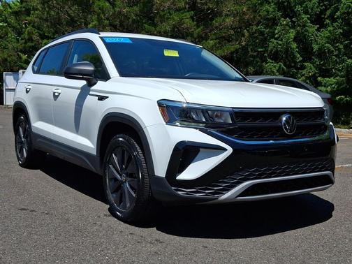 Pure White 2022 Volkswagen Taos 1.5T S