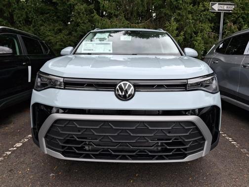 Monument Gray 2027 Volkswagen Taos SE