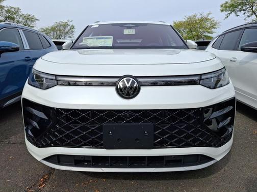 2025 Volkswagen Tiguan 2.0T SEL R-Line 4MOTION