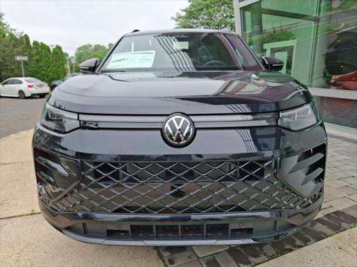 2025 Volkswagen Tiguan 2.0T SE R-Line Black 4MOTION
