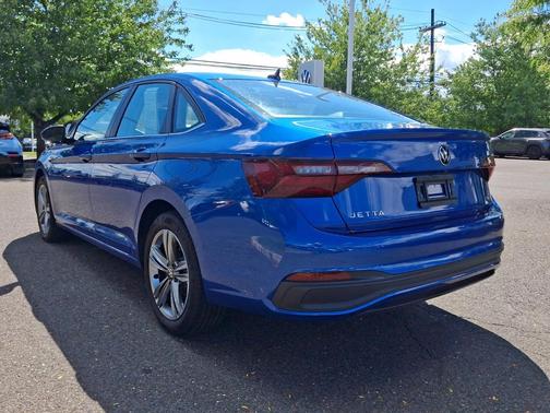 Rising Blue Metallic 2023 Volkswagen Jetta 1.5T SE