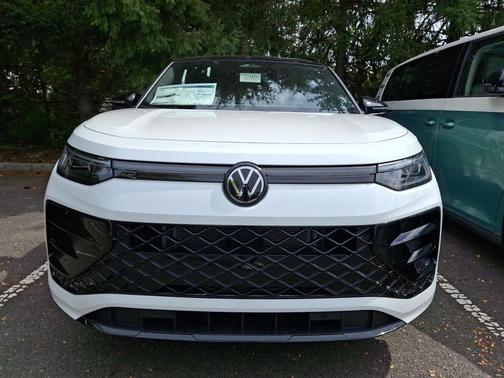 2025 Volkswagen Tiguan 2.0T SE R-Line Black