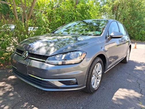 2018 Volkswagen Golf TSI SE