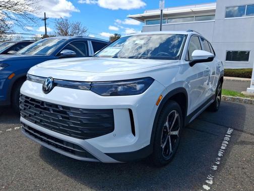 Pure White 2026 Volkswagen Tiguan 2.0T SE 4MOTION