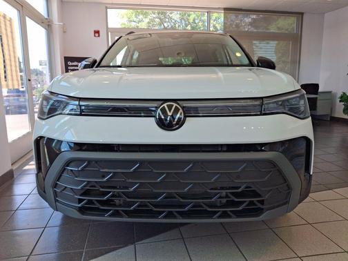 2025 Volkswagen Taos 1.5T SE Black