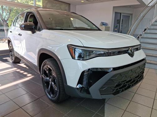2025 Volkswagen Taos 1.5T SE Black