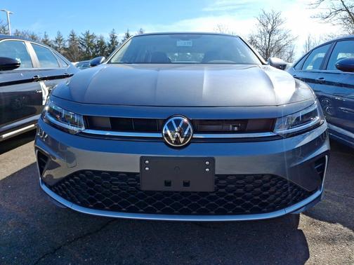 Platinum Gray Metallic 2026 Volkswagen Jetta 1.4T SE