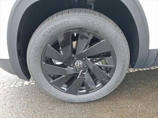 2025 Volkswagen Atlas 2.0T SE w/Technology 4MOTION