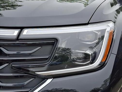 2025 Volkswagen Atlas Cross Sport 2.0T SEL Premium