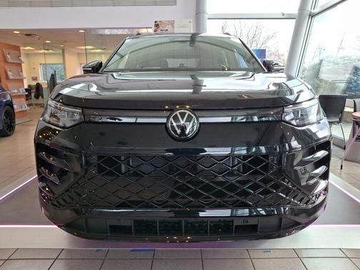2025 Volkswagen Tiguan 2.0T SE R-Line Black 4MOTION