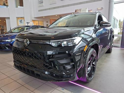 2025 Volkswagen Tiguan 2.0T SE R-Line Black 4MOTION