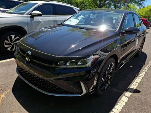 Deep Black Pearl 2026 Volkswagen Jetta 1.4T SE