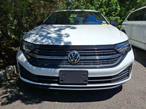 Pure White 2023 Volkswagen Jetta 1.5T Sport