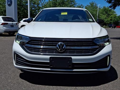 Pure White 2023 Volkswagen Jetta 1.5T Sport