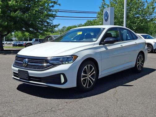 Pure White 2023 Volkswagen Jetta 1.5T Sport