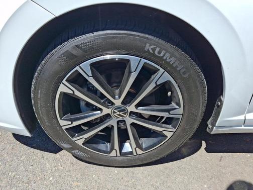 Pure White 2023 Volkswagen Jetta 1.5T Sport
