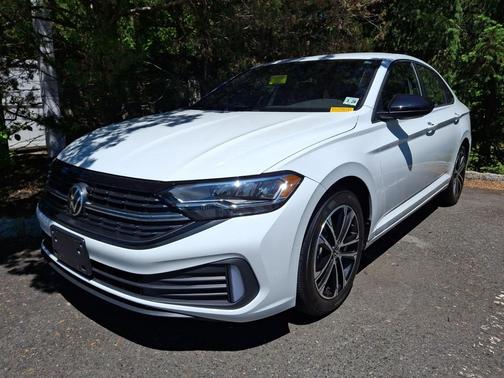 Pure White 2023 Volkswagen Jetta 1.5T Sport
