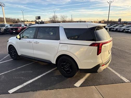 2025 Kia Carnival LXS