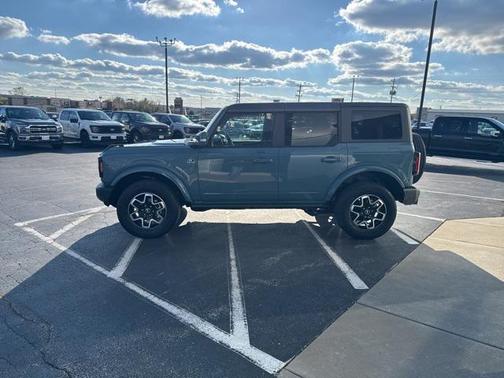 2023 Ford Bronco Outer Banks