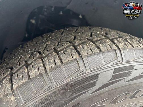 White Metallic 2025 Ford Expedition Max Active 4x4