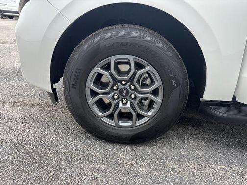 White Metallic 2025 Ford Expedition Max Active 4x4