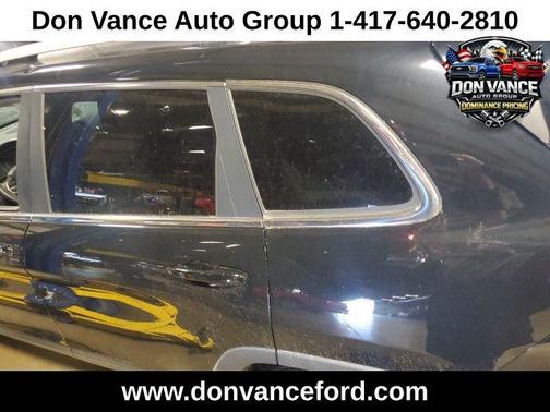 Diamond Black Crystal Pearlcoat 2018 Jeep Cherokee Latitude