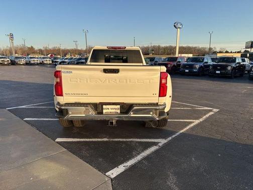 2025 Chevrolet Silverado 3500 LT
