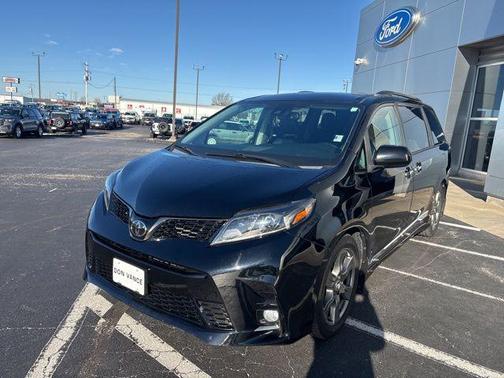 2020 Toyota Sienna SE