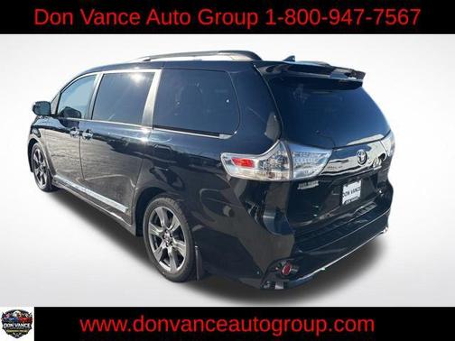 2020 Toyota Sienna SE