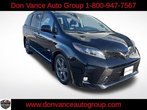 2020 Toyota Sienna SE