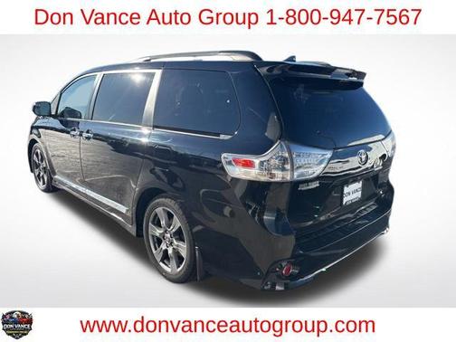 2020 Toyota Sienna SE