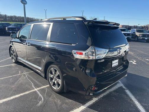 2020 Toyota Sienna SE