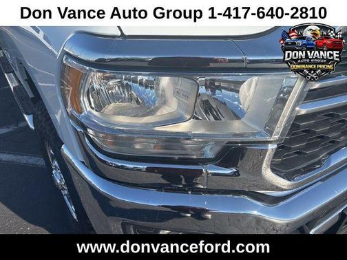 Bright White Clearcoat 2022 RAM 2500 Big Horn Crew Cab 4x4 6'4' Box