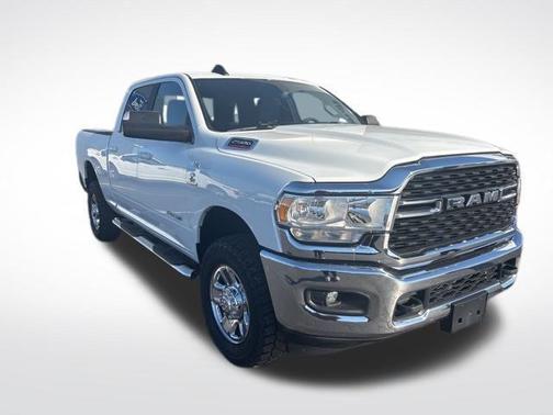 Bright White Clearcoat 2022 RAM 2500 Big Horn Crew Cab 4x4 6'4' Box